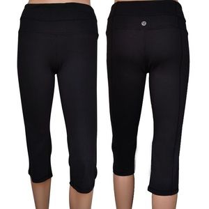 Black lululemon cropped yoga pants